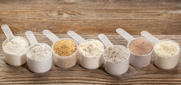 Farines spéciales en cuillères doseuses