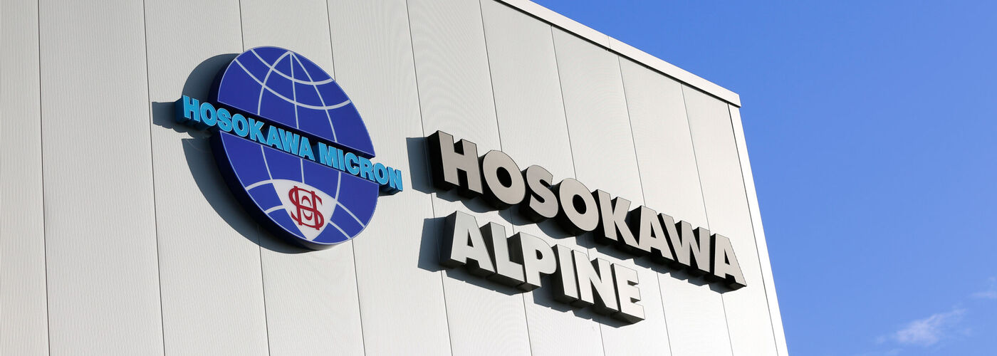 Logo Hosokawa Alpine sur le bâtiment d'Augsbourg