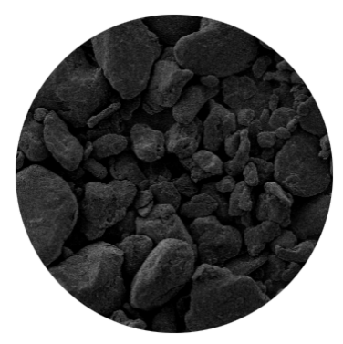 Une image au microscope électronique à balayage de graphite synthétique avec une densité apparente de 1000 g/L